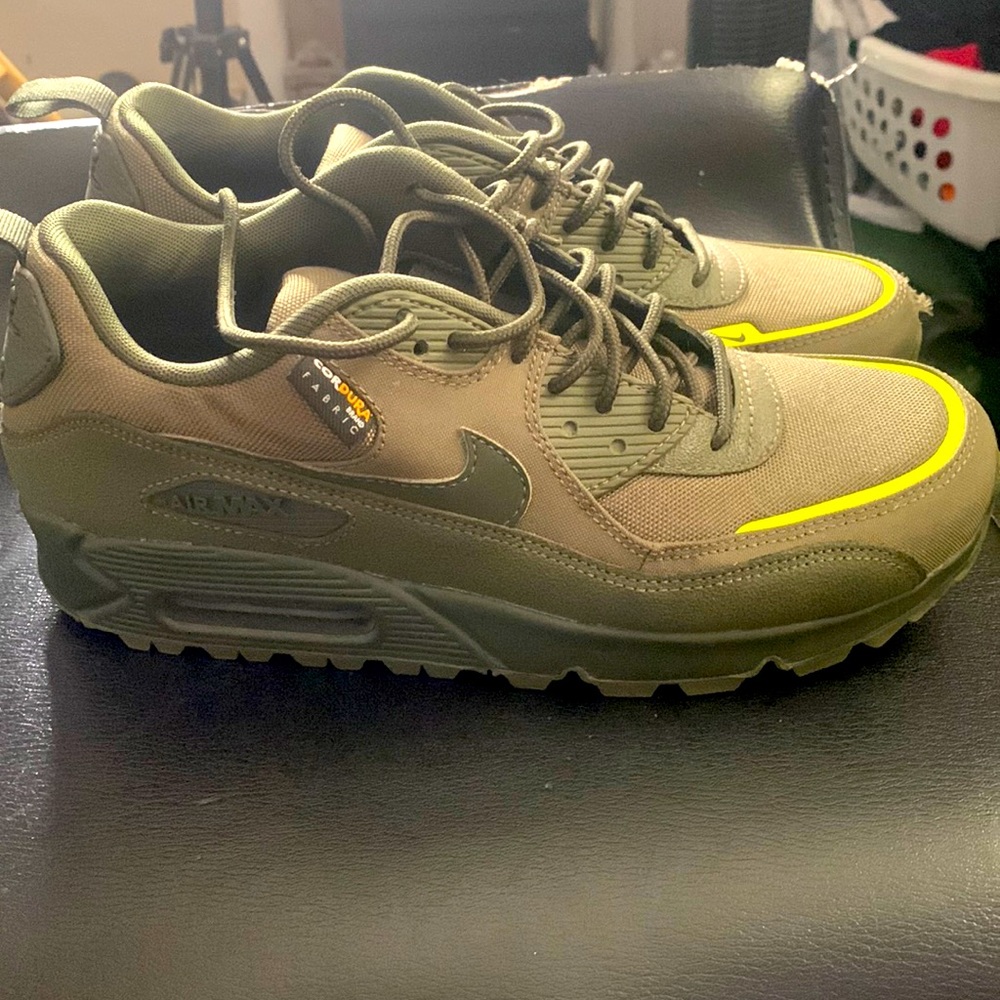 Air maxs